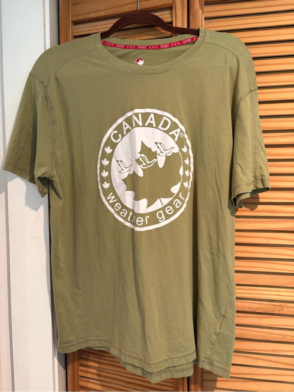 Canada Weather Gear men’s olive green short sleeve t-shirt Gorpcore Outdoors